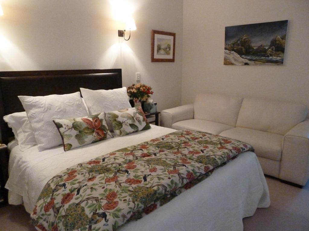 L'Abri Bed And Breakfast Akaroa Room photo